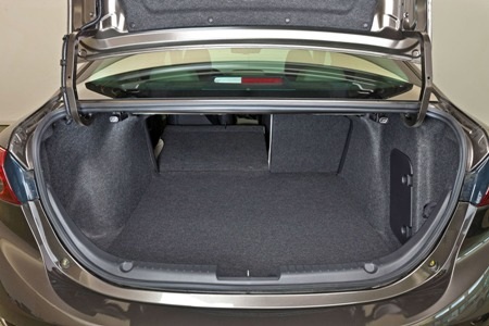 Dựa lưng ghế sau có thể gập phẳng để tăng không gian chứa đồ